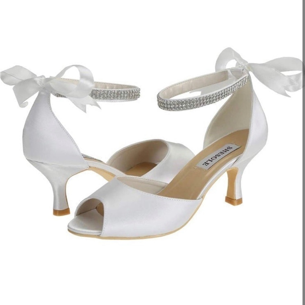 Bridal / Formal Heels White Satin Kitten Heel Peep-Toe Shoes